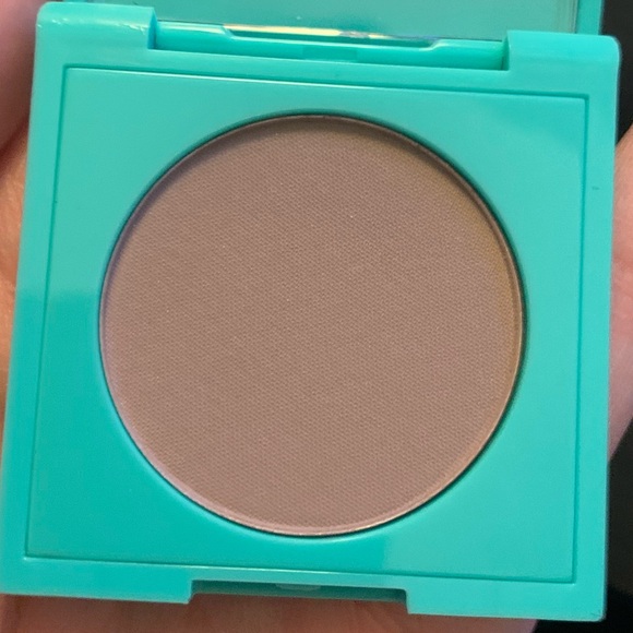 2/$15 Medusa’s Makeup Tropical Matte Eyeshadow - Picture 3 of 4